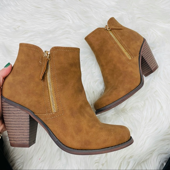 Shoes - Tan suede zipper bootie